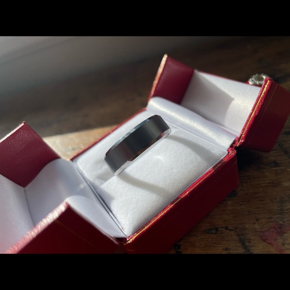 Beautiful Tungsten Mens ring (Sz 12 1/2) 🤍 - Picture 2 of 3